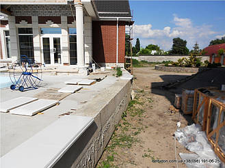 В данной работе была применена белая балюстрада с балясинами, сделанными по технологии мрамор из бетона.  Срок 

службы изделий  не менее 25 лет под открытым небом. Наши балясины и балюстрады обладают высокой прочностью и 

плотность.