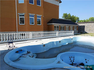 Наши балюстрады и балясины не требуют какого-либо специфического ухода благодаря своей технологии мрамор из 

бетона. По своей красоте и прочности не уступают натуральному камню. Наши изделия способны облагородить любой 

интерьер загородного дом