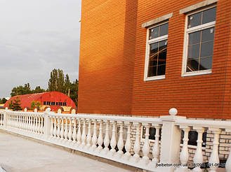 Не теряйте возможность заказать бетонную балюстраду с балясинами. Технология мрамор из бетона снимает с вас нужду
ухода за данными изделиями. Наши товары не требуют дополнительной покраски или шпаклевки. Срок службы более 25 

лет.