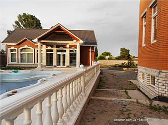 В данной работе была применена белая балюстрада с балясинами, сделанными по технологии мрамор из бетона.  Срок 

службы изделий  не менее 25 лет под открытым небом. Наши балясины и балюстрады обладают высокой прочностью и 

плотность.