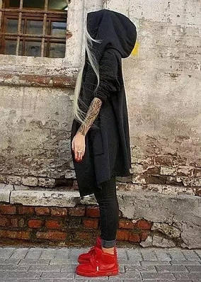 Тепла  жіноча чорна мантія