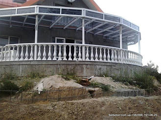 Благодаря своей технологии мрамор из бетона, после установки балюстрада не требует каких-либо дополнительных 

обработок, таких как покраска или шпаклевка. Материал изделий обладает равномерной текстурой и подходит для разных 

климатических усло