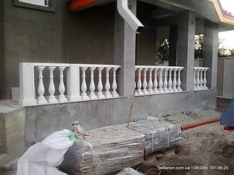 Наши балюстрады и балясины не требуют какого-либо специфического ухода благодаря своей технологии мрамор из 

бетона. По своей красоте и прочности не уступают натуральному камню. Наши изделия способны облагородить любой 

интерьер загородного дом