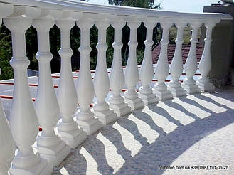 Благодаря своей технологии мрамор из бетона, после установки балюстрада не требует каких-либо дополнительных 

обработок, таких как покраска или шпаклевка. Материал изделий обладает равномерной текстурой и подходит для разных 

климатических усло