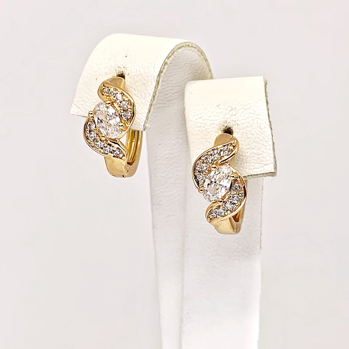 Сережки Xuping з медичного золота, білі фіаніти, позолота 18K, 25045