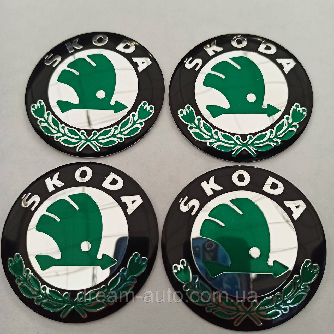 Наклейка выпуклая на колпачок диска Skoda 56 мм