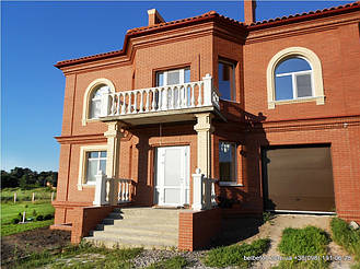 В данной работе была применена белая балюстрада с балясинами, сделанными по технологии мрамор из бетона.  Срок 

службы изделий  не менее 25 лет под открытым небом. Наши балясины и балюстрады обладают высокой прочностью и 

плотность.