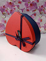 Подарочная коробочка в форме сердца синяя 15,5x14,5x6cm с красной крышкой крышкой с большим бантом