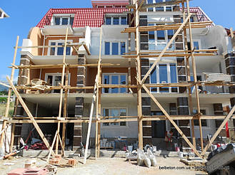 В этой работе  была использована белая балюстрада с балясинами, сделанными по технологии мрамор из бетона.  Срок 

службы изделий  не менее 25 лет под открытым небом. Наши балясины и балюстрады обладают высокой прочностью и 

плотность.