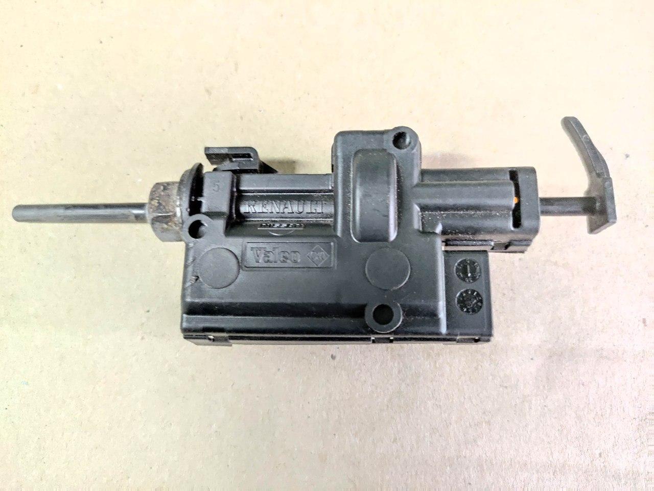 Замок лючка бака Renault Megane 3, 2008-2016, 8200305732 (Б/У)