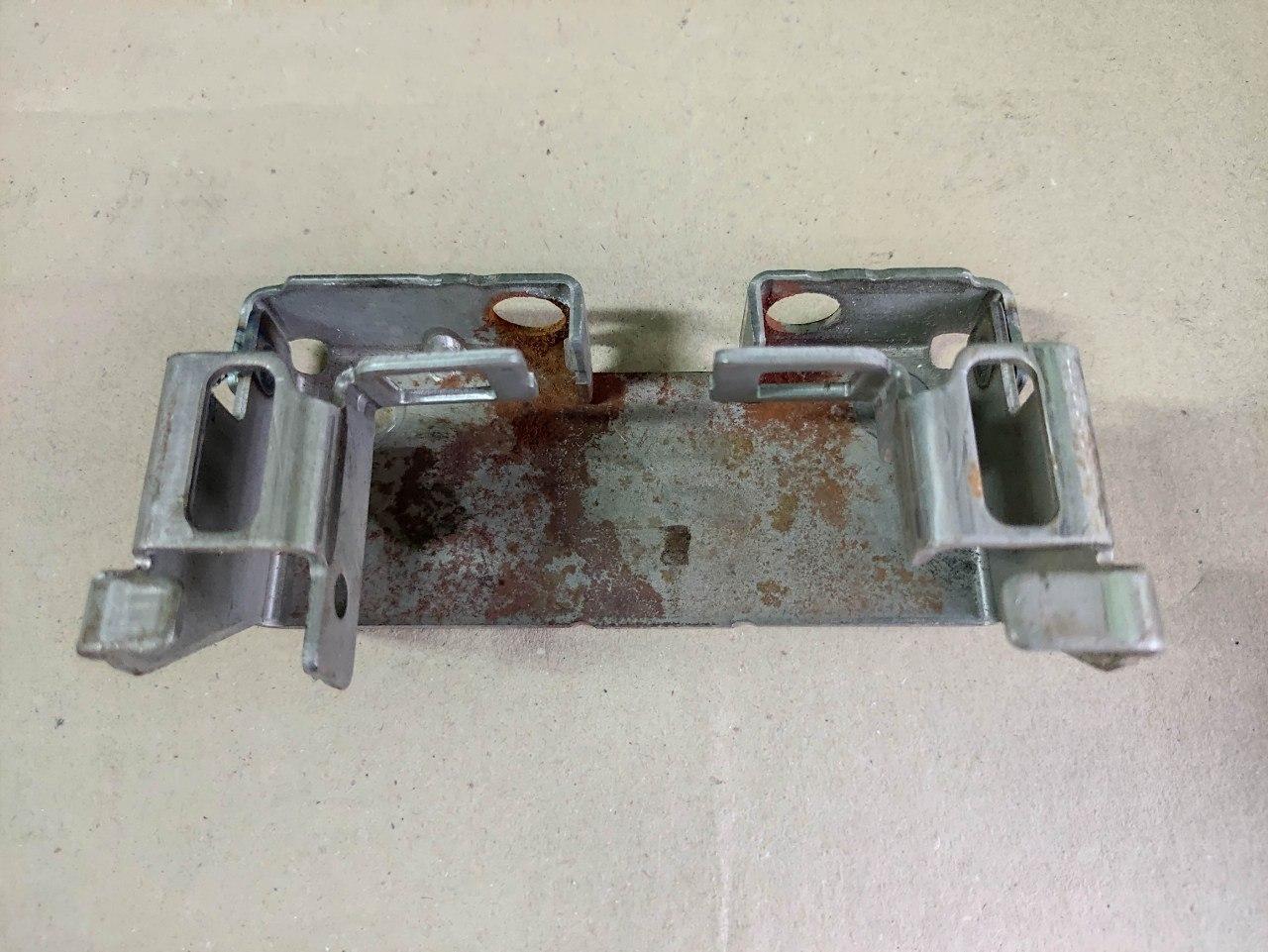 Кронштейн кріплення тросів ручного гальма Renault Megane 3, 2008-2016, 365350001R (Б/У), фото 1