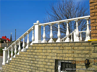 В этой работе  была использована белая балюстрада с балясинами, сделанными по технологии мрамор из бетона.  Срок 

службы изделий  не менее 25 лет под открытым небом. Наши балясины и балюстрады обладают высокой прочностью и 

плотность.