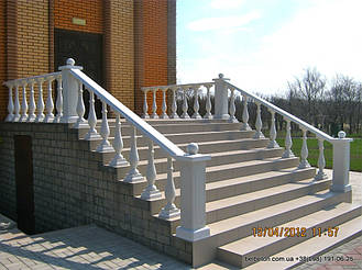 В данной работе была применена белая балюстрада с балясинами, сделанными по технологии мрамор из бетона.  Срок 

службы изделий  не менее 25 лет под открытым небом. Наши балясины и балюстрады обладают высокой прочностью и 

плотность.