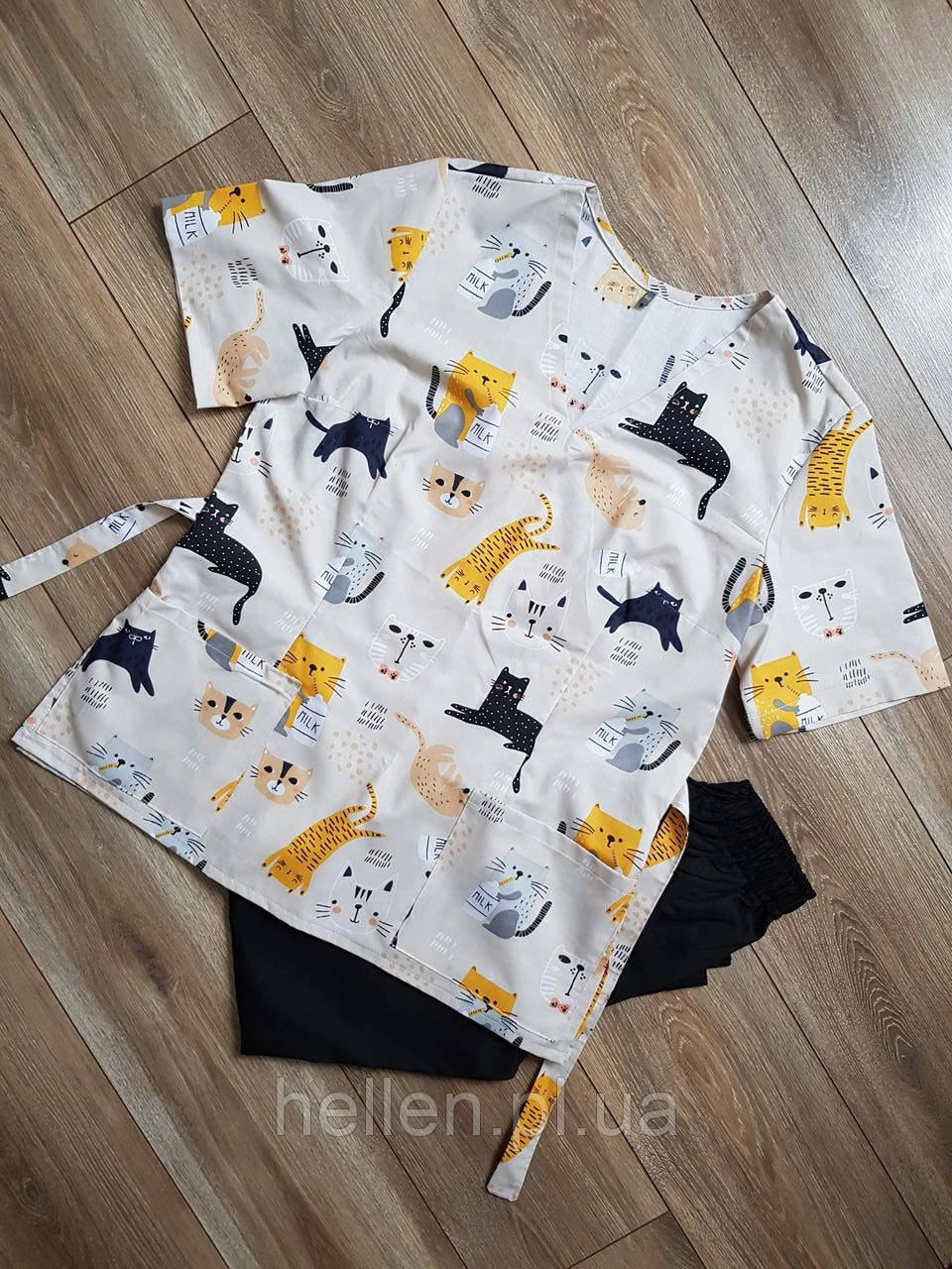 Принтований медичний топ / кофта "Котики"