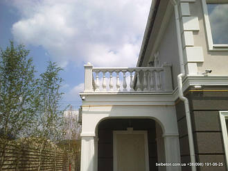 В данной работе использована бетонная балясина, модели В0, она не нуждается в шпаклевке и покраске. Срок службы 

изделий  не менее 25 лет под открытым небом. Наши балясины и балюстрады обладают высокой прочностью и плотность.