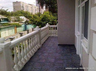 В данной работе использована бетонная балясина, модели В0, она не нуждается в шпаклевке и покраске. Срок службы 

изделий  не менее 25 лет под открытым небом. Наши балясины и балюстрады обладают высокой прочностью и плотность.