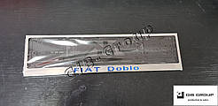 Рамка номерного знаку з написом та логотипом "Fiat Doblo"