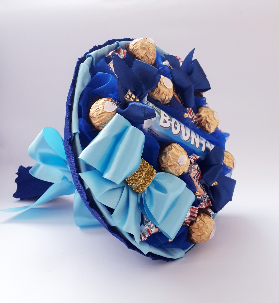 Букет з цукерок Ферерро Роше і Баунті синій