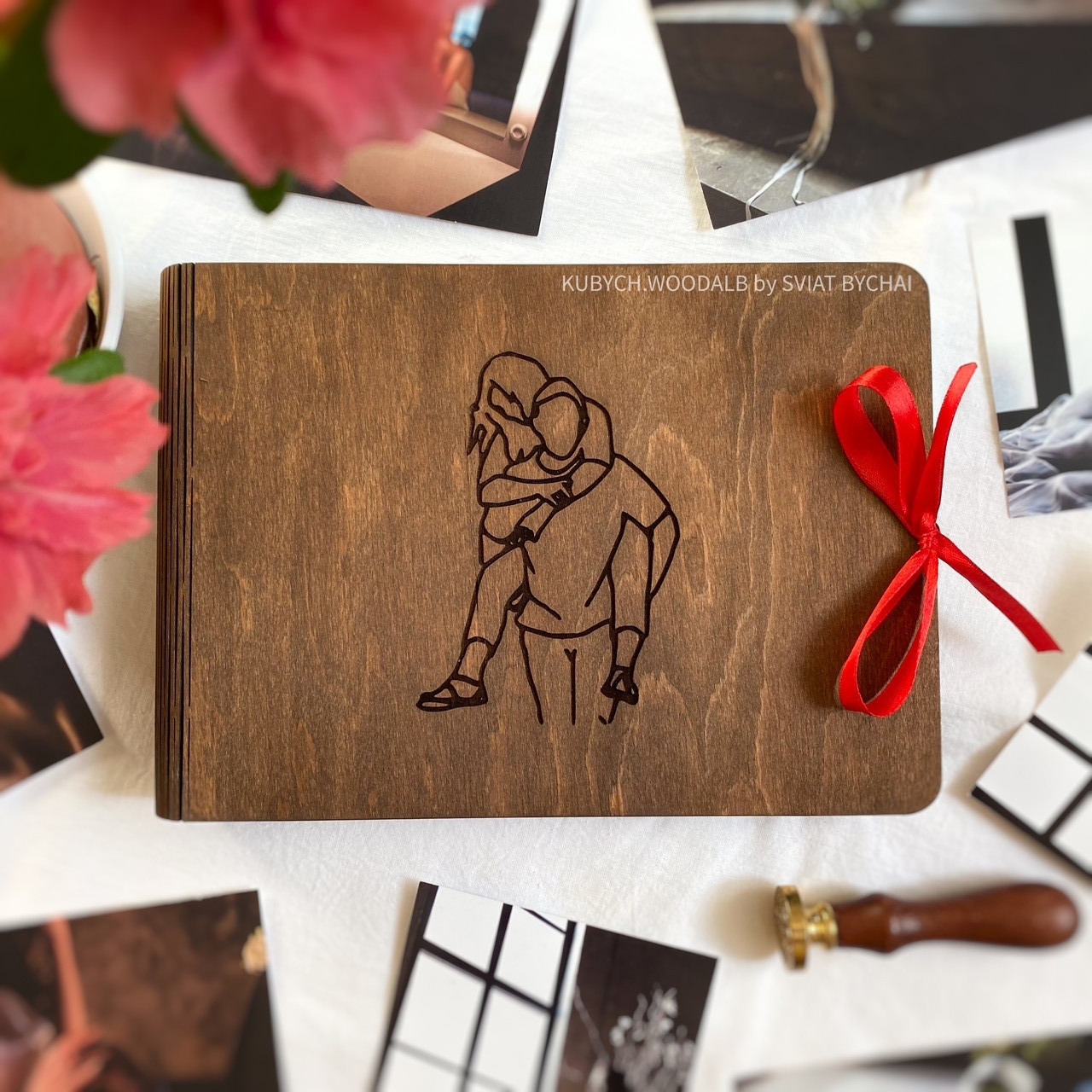 Дерев'яний фотоальбом з паперовими сторінками | креативний подарунок на день закоханих для дівчини і хлопця