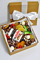 Коробка со сладостями нутеллой сухофруктами на подарок девушке сестре парню другу букет
