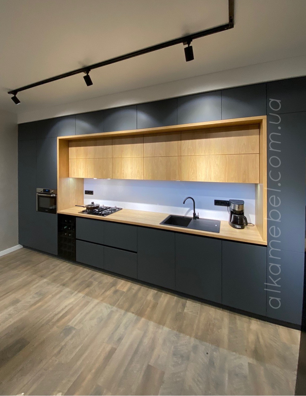 Двоповерхова Кухня на замовлення в сучасному стилі. Кухня під стелю. Кухня двоярусна. Кухня 2021 року, фото 1