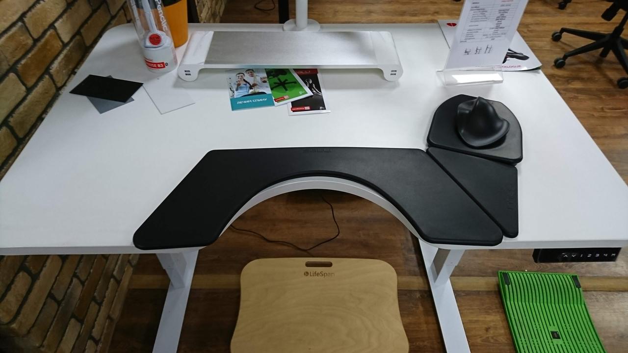 Salli ErgoNipsu — Ергономічна підтримка ліктів, зап'ястків і рук, килимок для мишки, два в одном, фото 1