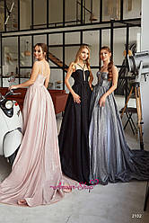 Довгий вечірній атласне плаття з розрізом і рукавами