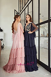 Довгий вечірній атласне плаття з розрізом і рукавами