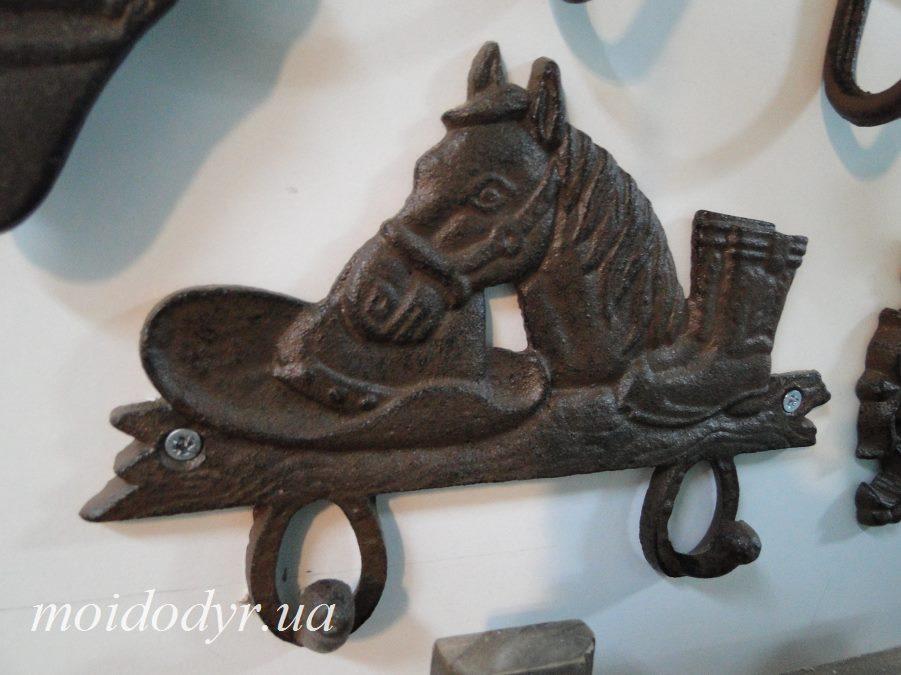 Гачок "Голова коня і копито" - декоративна вішалка з чавуну 210 х 150 х 20 мм