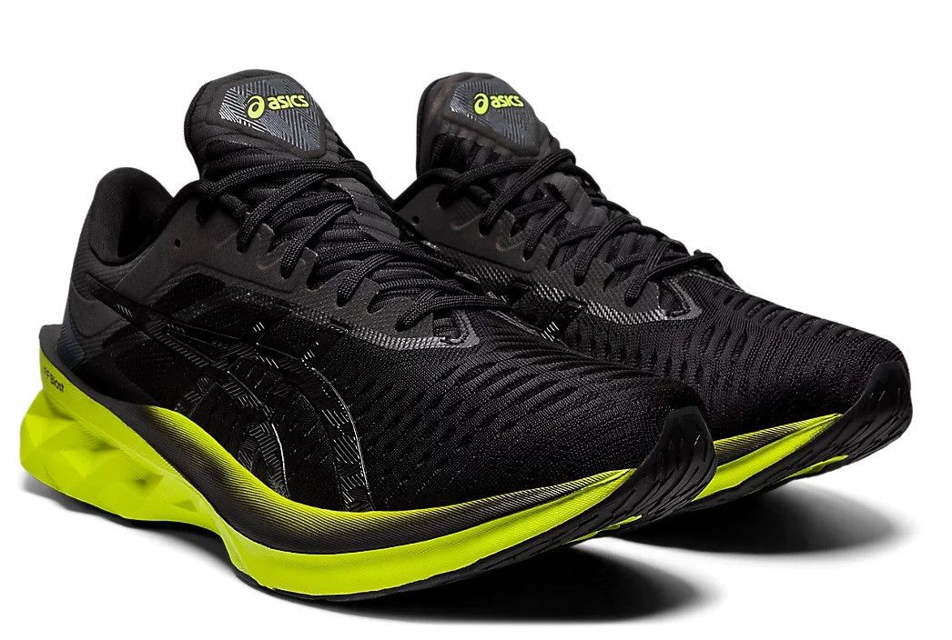 Бігові кросівки ASICS NOVABLAST 1011A681-003