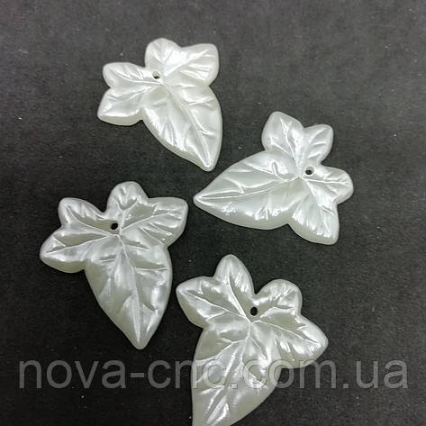 Декор пластик "Листя плюща" Перлинний 30 х 28 мм 30 штук, фото 1