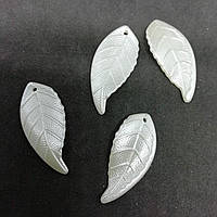 Декор пластик "Листья березы" Жемчужный 32 х 14 мм 40 штук