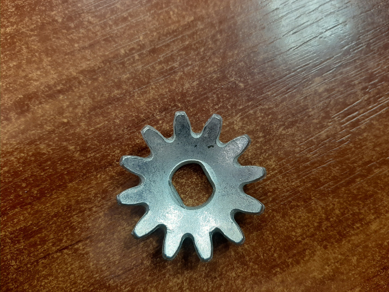 Спускова шестерня гідравлічного домкрата подкатного