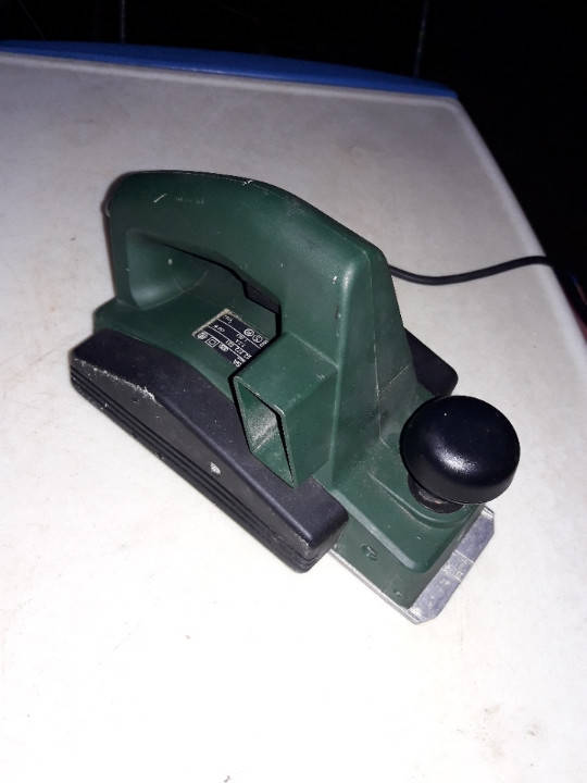 

Электрорубанок BOSCH 450W 19000min 80mm электрический рубанок 1399