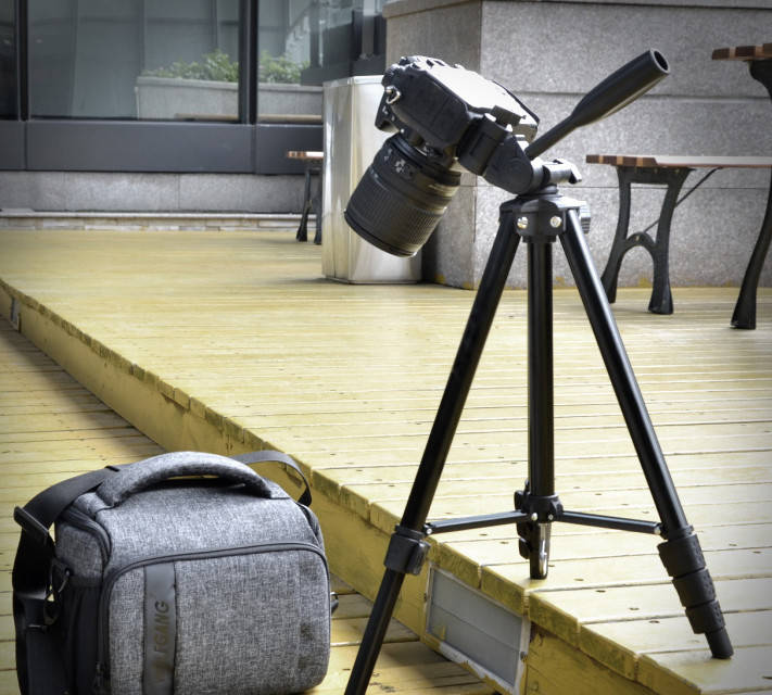 

146 см. Универсальный штатив трипод FY608 для фото/видео c пузырьковым уровнем черный