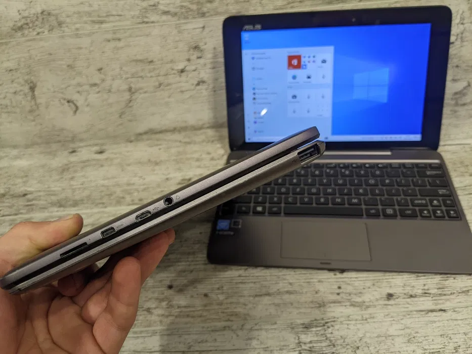 

Планшет-трансформер Asus T100HA 4/64 10.1 IPS Intel + Клавіатура, Темно-серый