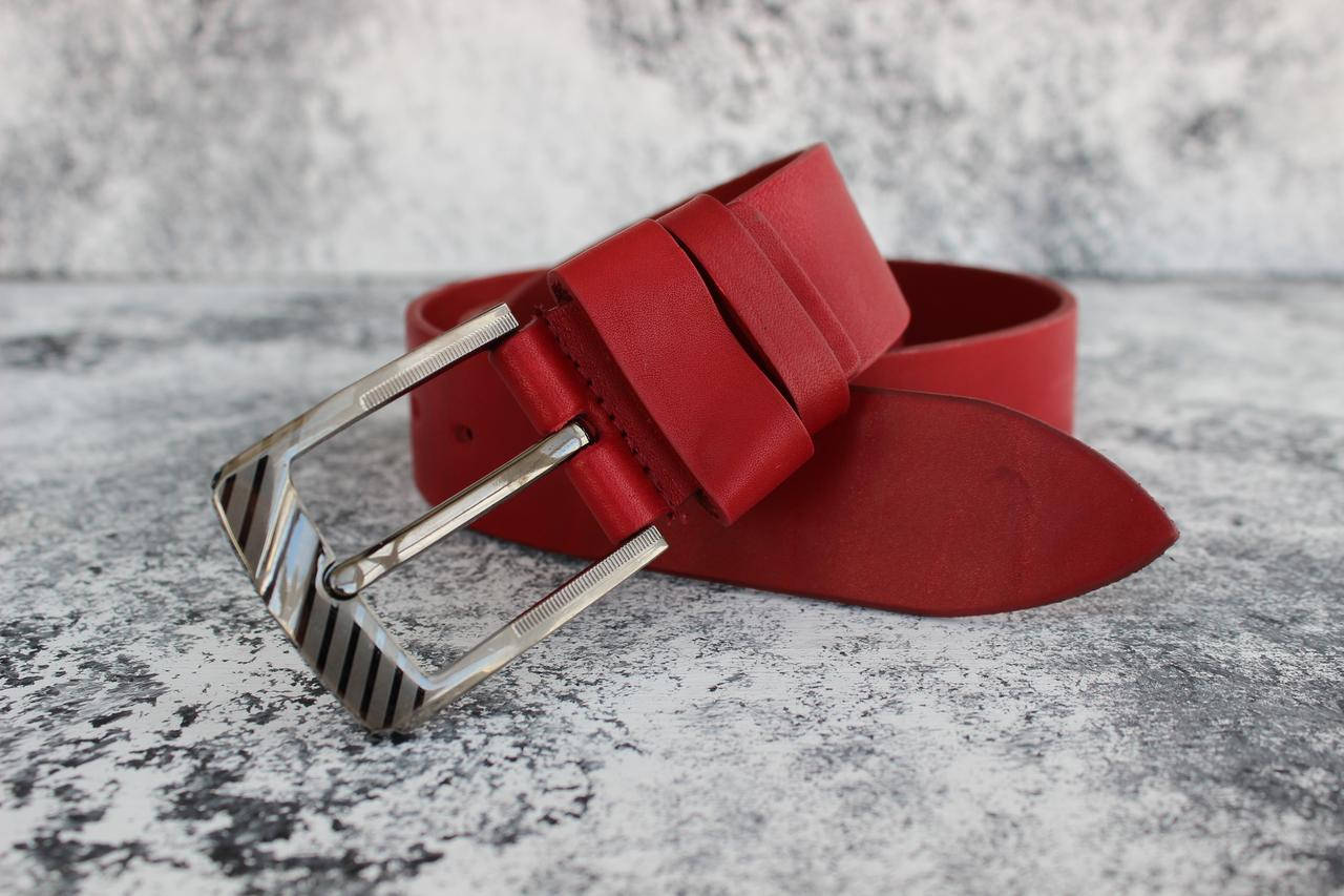 

Мужской красный кожаный ремень