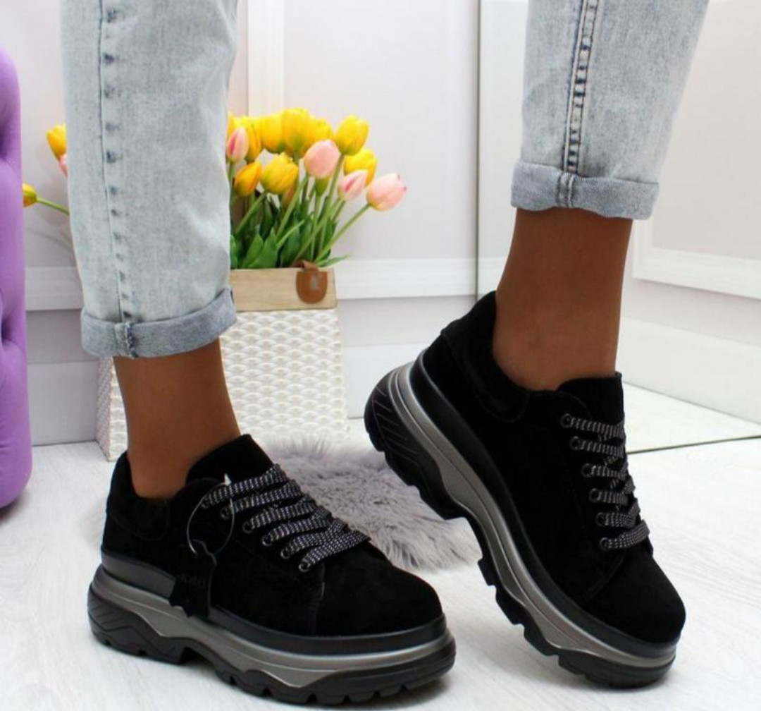 Черные замшевые кроссовки на платформе - фото 2 - id-p1348116936