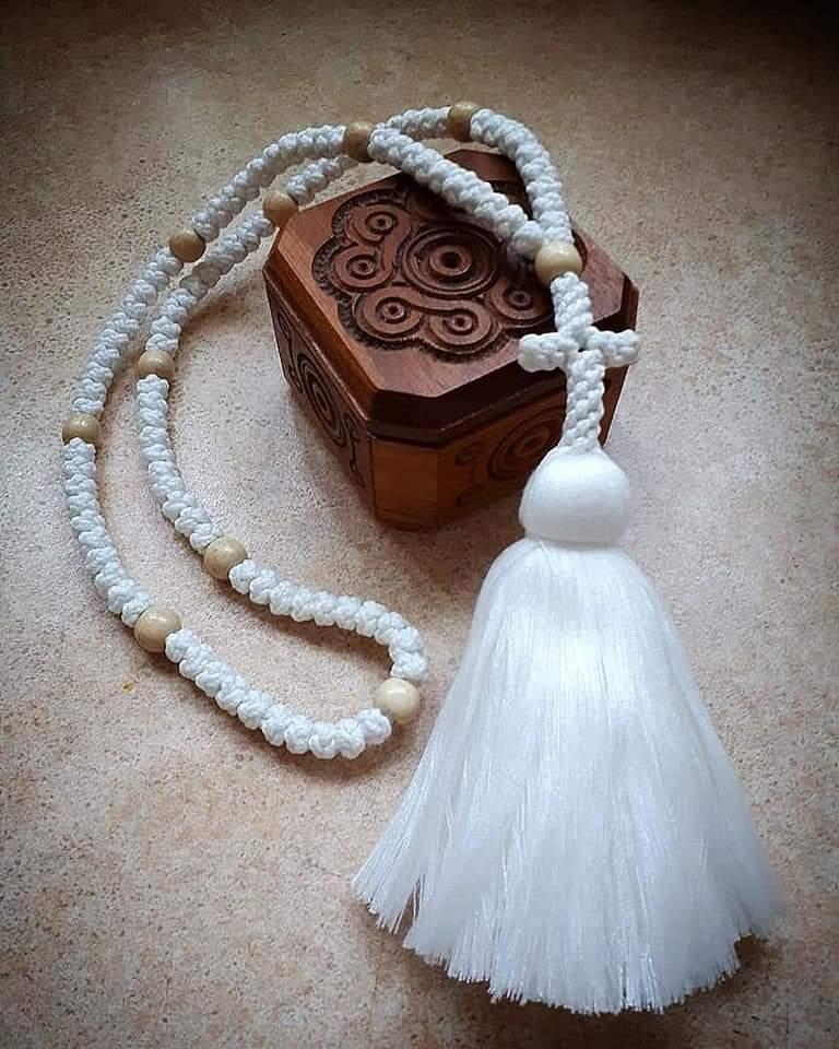 Білий браслет чотки з сутажу на 100 вузлів, фото 1