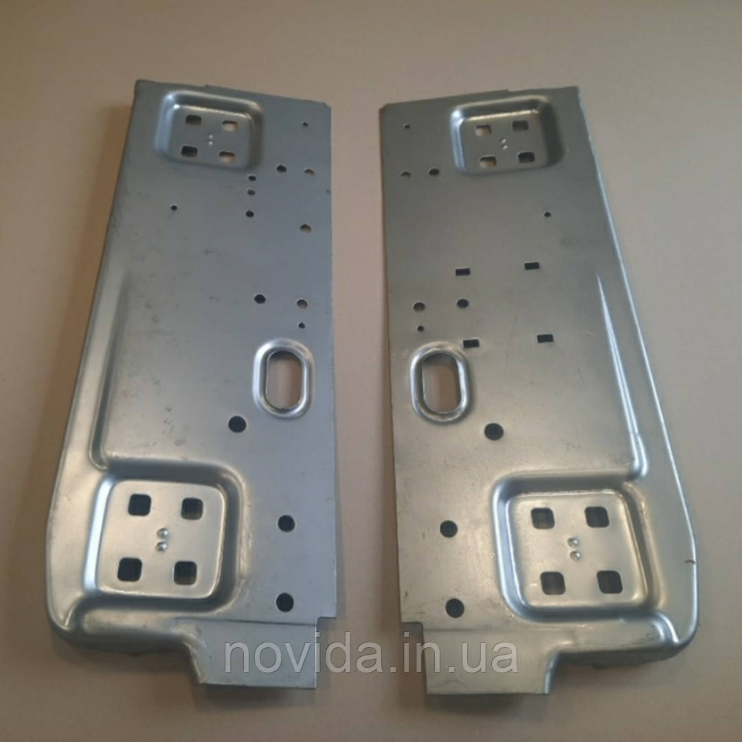 Панель передня КАМАЗ збоку (низ ключки) права+ліва 53205-5301143/42