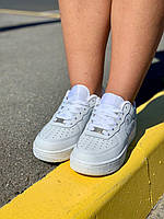 Однотонные белые кроссовки Найк Аир Форс для женщин. Белоснежные кроссы Nike Air Force женские.
