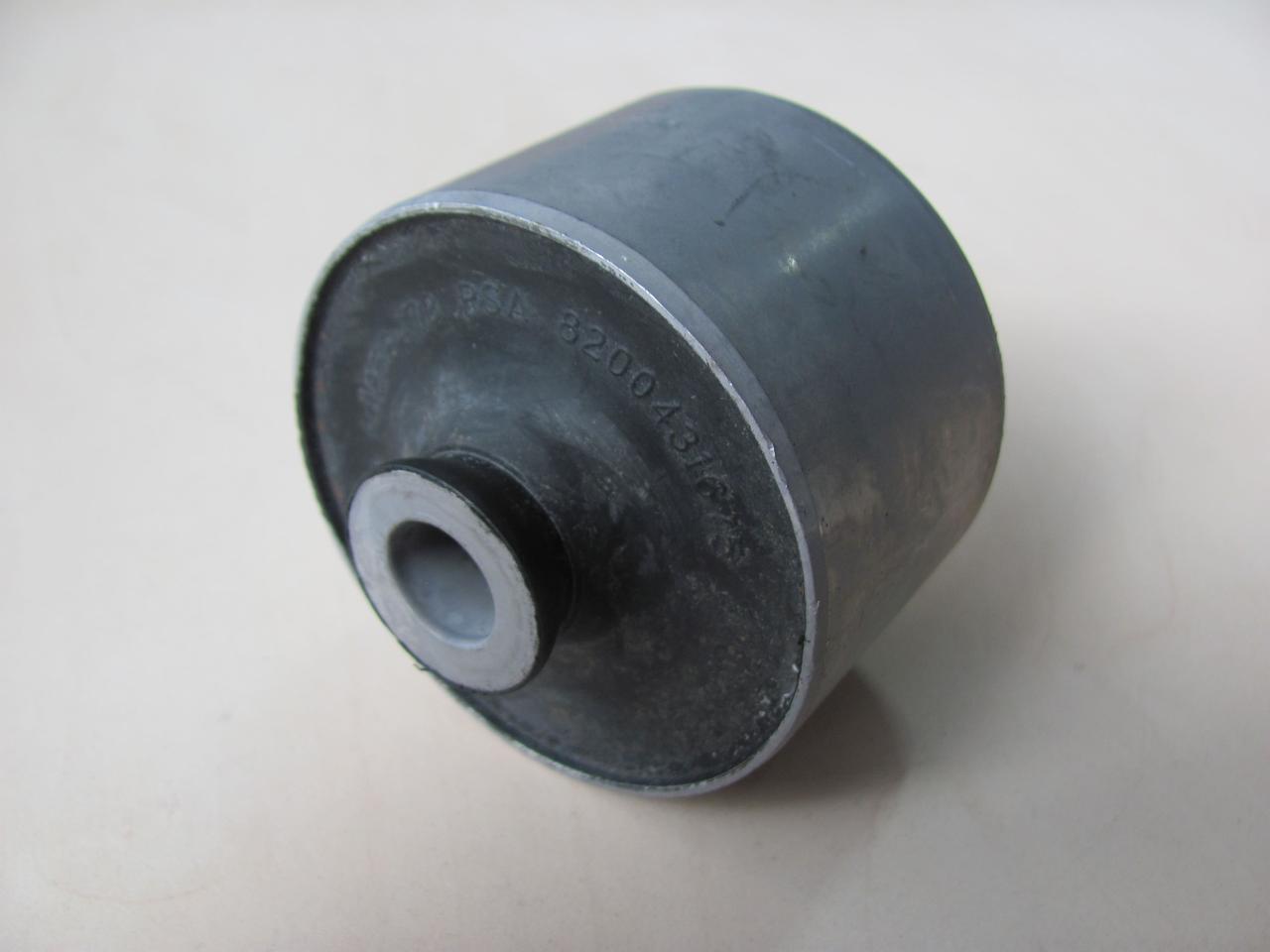 Сайлентблок задньої балки Renault Trafic | Opel Vivaro | 01-14 | RENAULT 8200431675