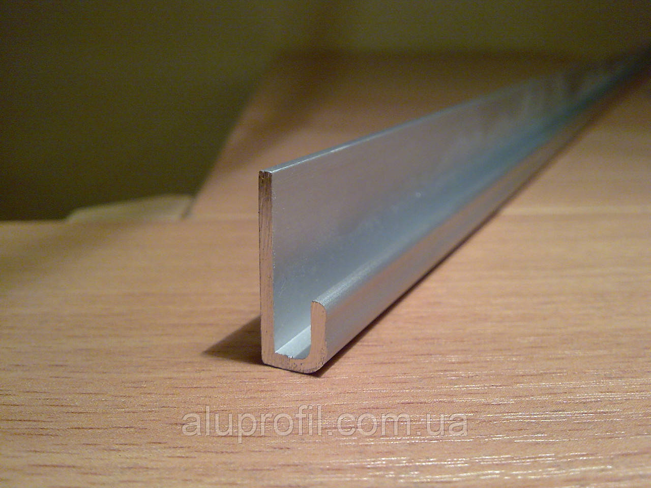 Алюмінієвий профіль — спеціальний алюмінієвий профіль 20х7,5х1,5 Б/П