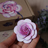 Шпилька ручної роботи з квіткою "Бузкова троянда з розписом", фото 2