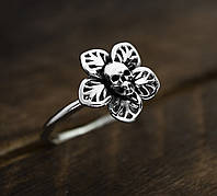 Авторское женское кольцо из серебра Череп на Цветке