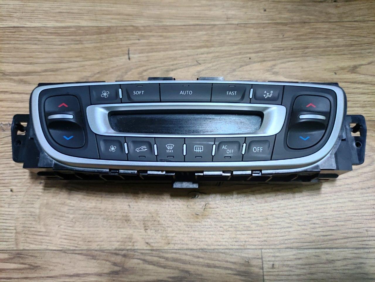 Блок управління пічкою Renault Megane 3, 2008-2016, 275100007R (Б/У)