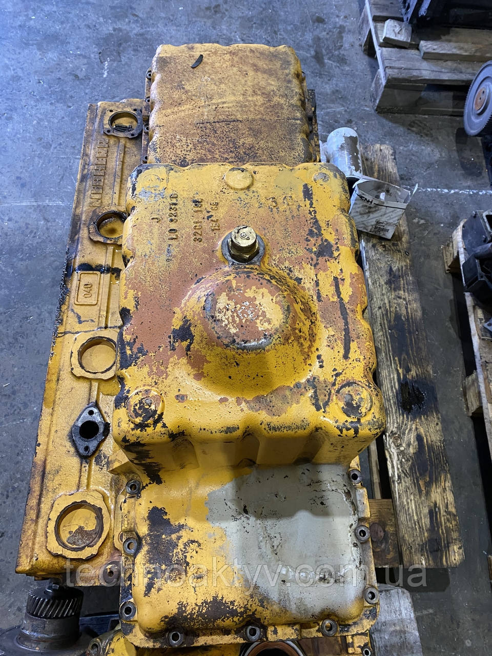 МАСЛЯНИЙ ПІДДОН двигуна Liebherr D906 / D916 / D926 LMO006