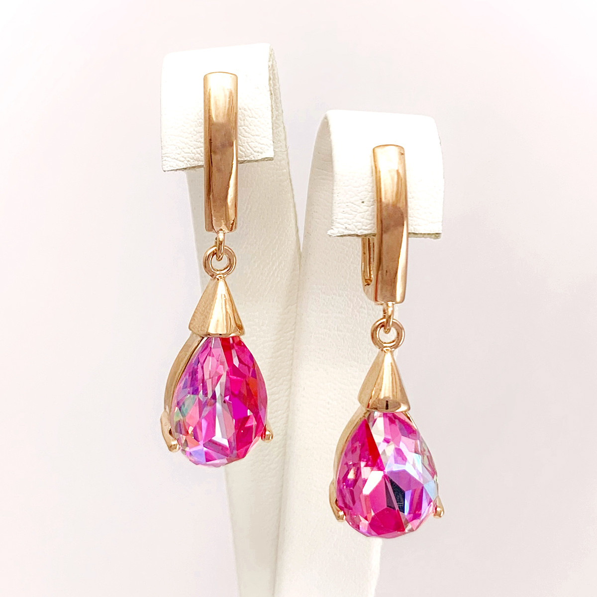 Сережки SONATA з медичного золота, кристали Swarovski яскраво-рожевого кольору, позолота PO, 25208