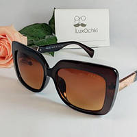Женские стильные солнцезащитные очки Prada в толстой роговой оправе
