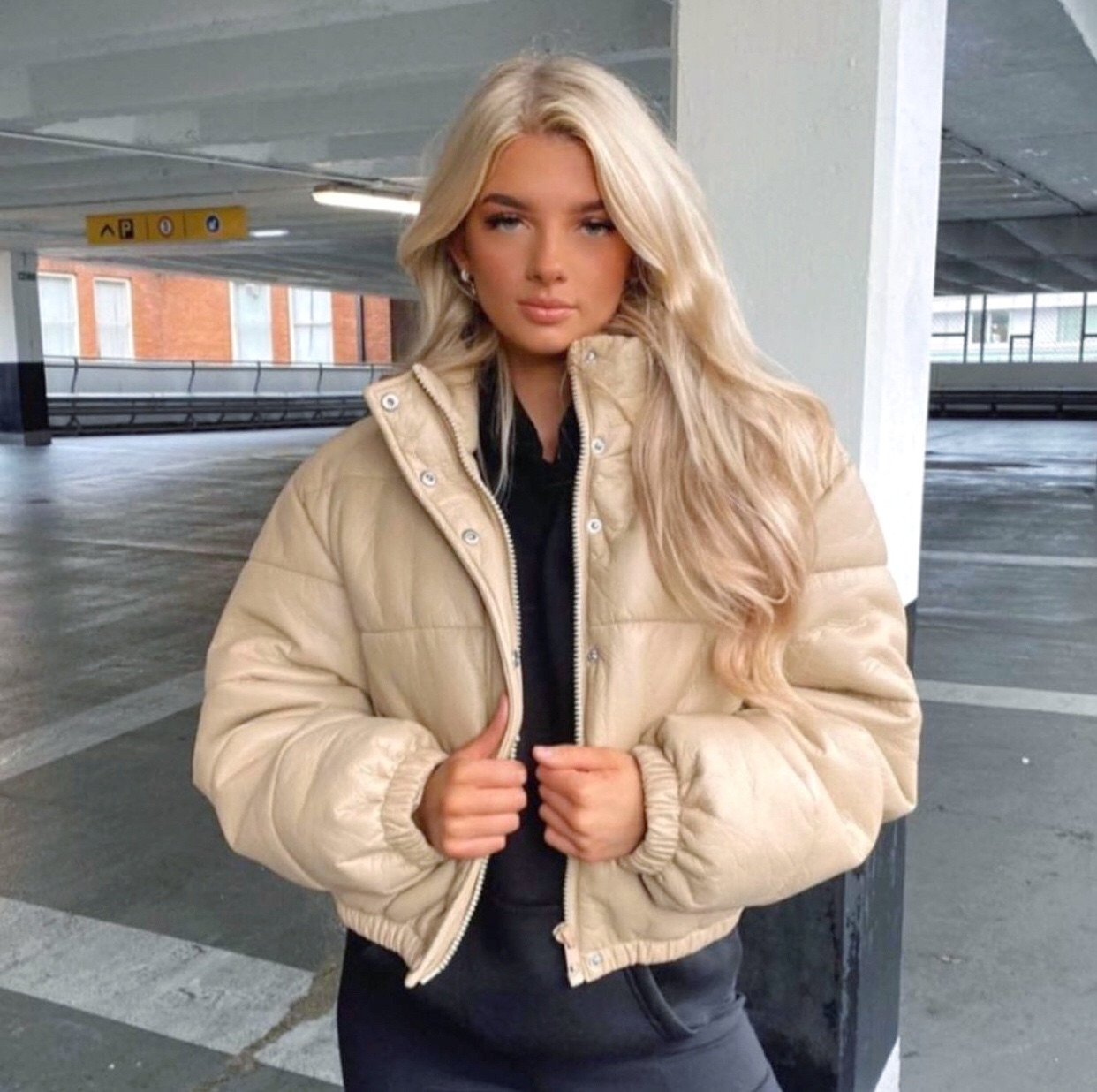 Жіноча об'ємна куртка з екошкіри на силіконі (Норма), фото 1